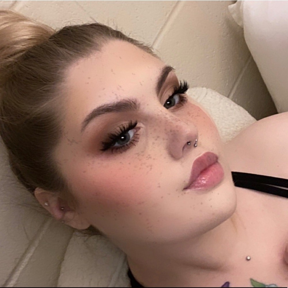 Meet your Posher, Carli